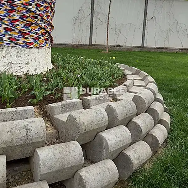 наклонный камень